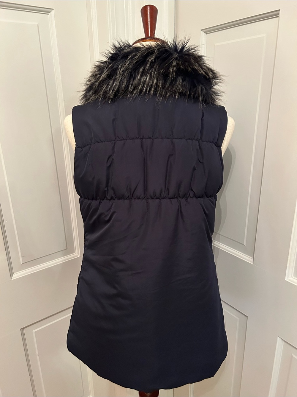 SOFT SURROUNDINGS Navy Puffer Vest Faux Fur Trim Collar Full Zip Women’s Small - Picture 5 of 10